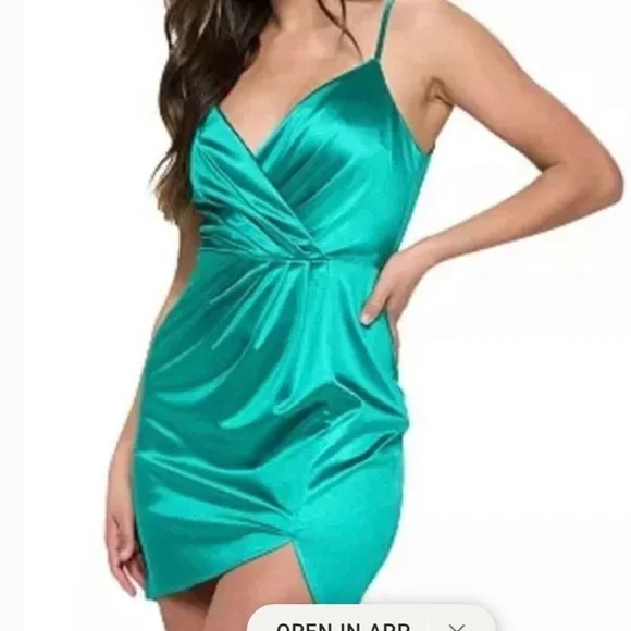 B. Darlin Womens Juniors Satin Mini Bodycon Dress Green 3/4 B. Darlin Womens Juniors Satin Mini Bodycon Dress Green 3/4